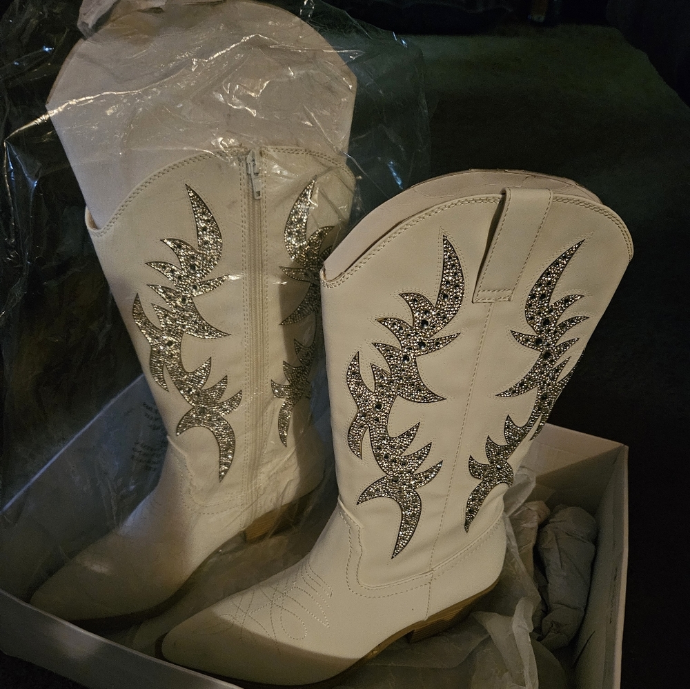 Betsey Johnson Cowgirl boots size 8.5